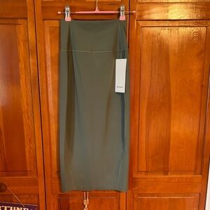 Lululemon slim-fit nulu HR skirt in grey eucalyptus